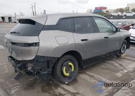 2024 BMW Ix xDrive50 z USA, uszkodzony, nr VIN WB523CF03RCR15800